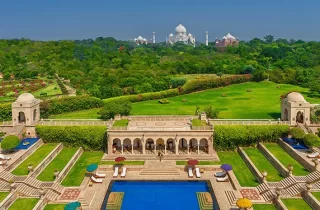 In-the-shadow-of-TAJ-02